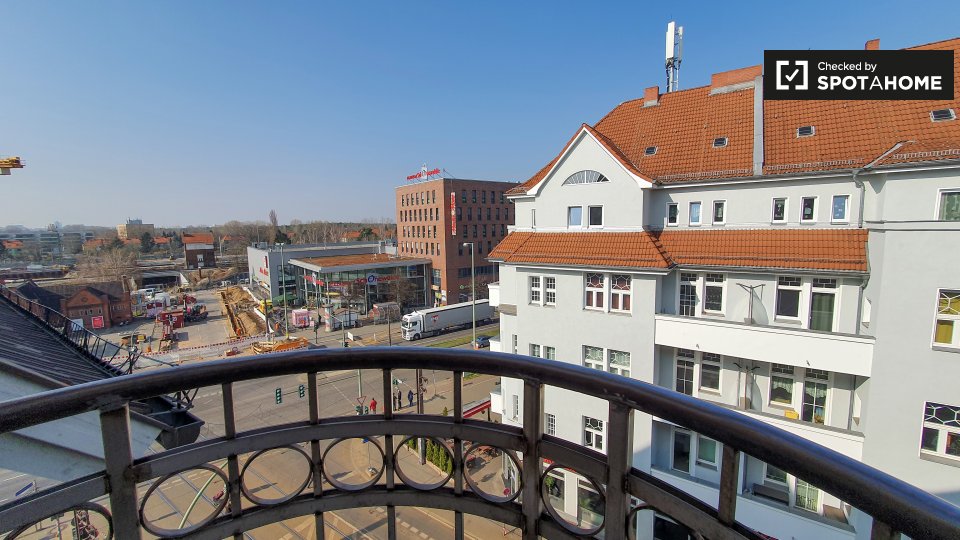 Room, Brückenstraße, Berlin