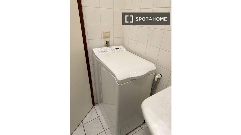 Room, Hackenbergstraße, Berlin