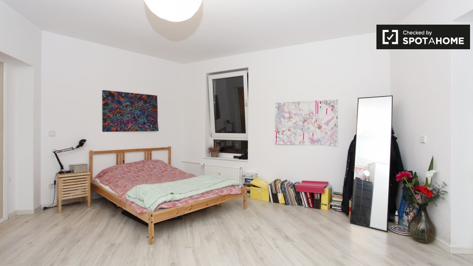Room, KoloniestraßeA, Berlin
