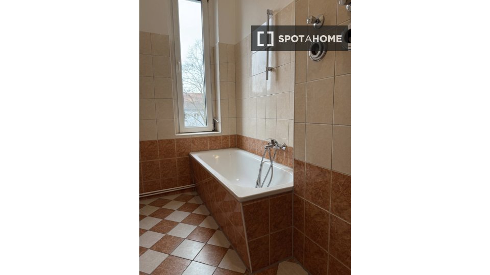 Room, Schnellerstraße, Berlin