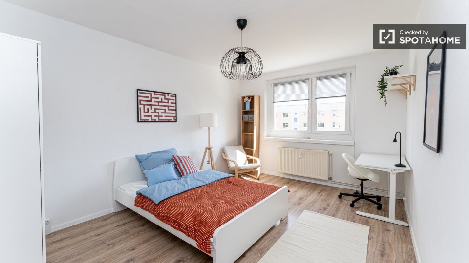 Room, Hubertusdamm, Berlin