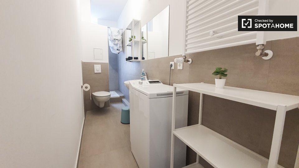 Room, MüllerstraßeA, Berlin