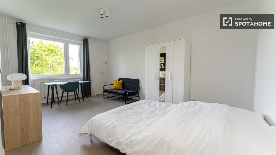 Room, Neltestraße, Berlin