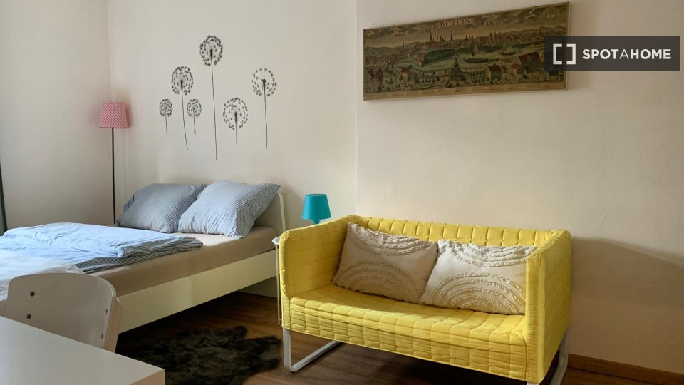 Room, Holzhauser Str., Berlin