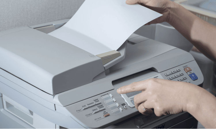 Applications for 189 Berlin state services possible only via fax, report finds