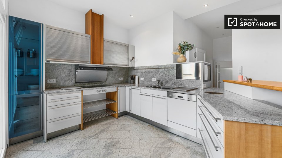 Room, Heerstraße, Berlin