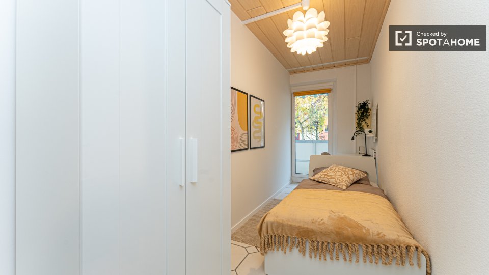 Room, Am Schlangenfenn, Berlin