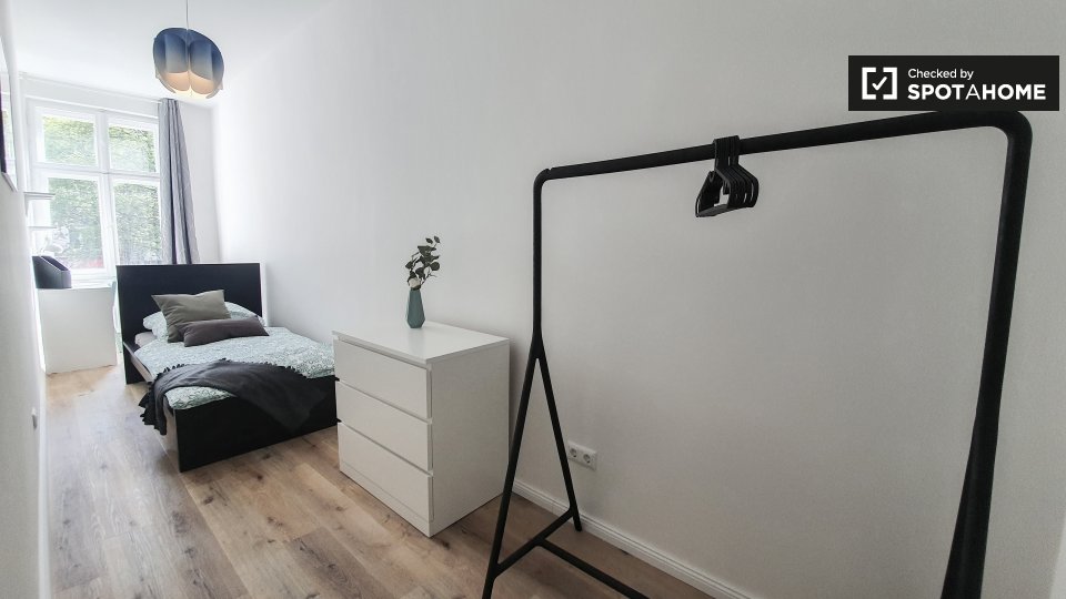Room, MüllerstraßeA, Berlin