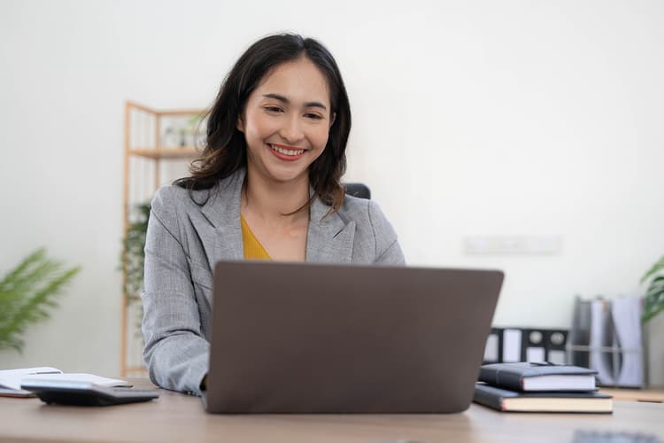 Everything you need to know to start investing as an expat 