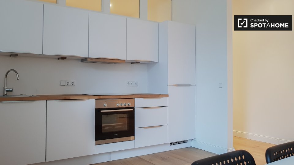 Room, Schulstraße, Berlin