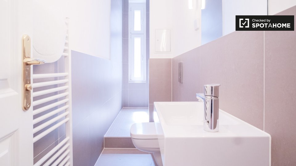 Room, Schulstraße, Berlin