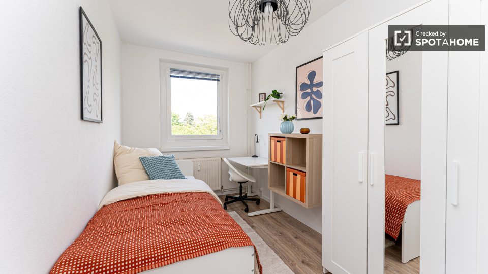 Room, Hubertusdamm, Berlin