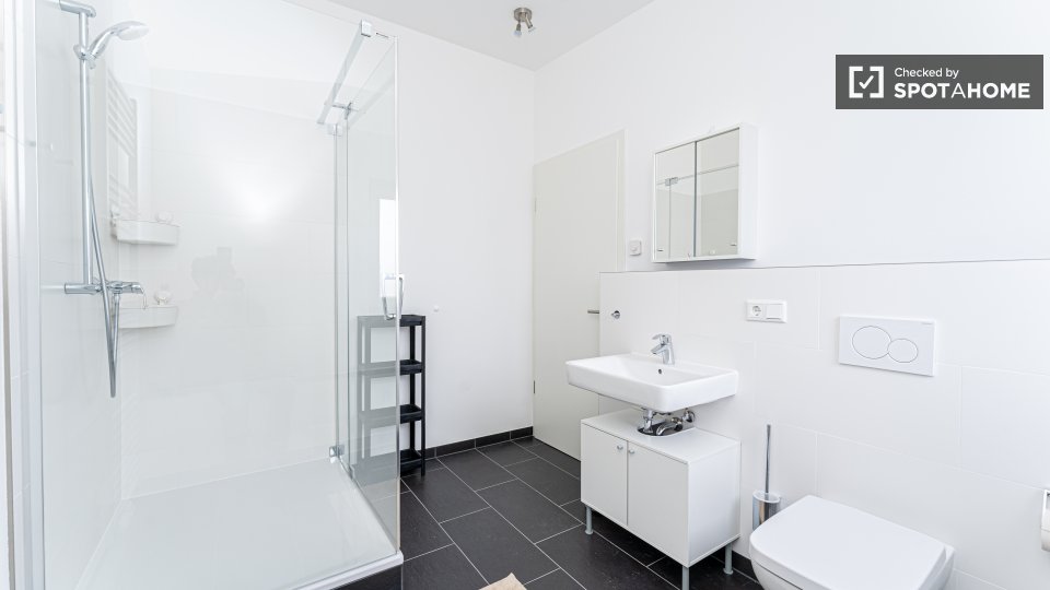 Room, Herthastraße, Berlin