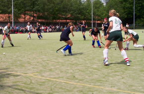 Play field hockey with fellow-expats!