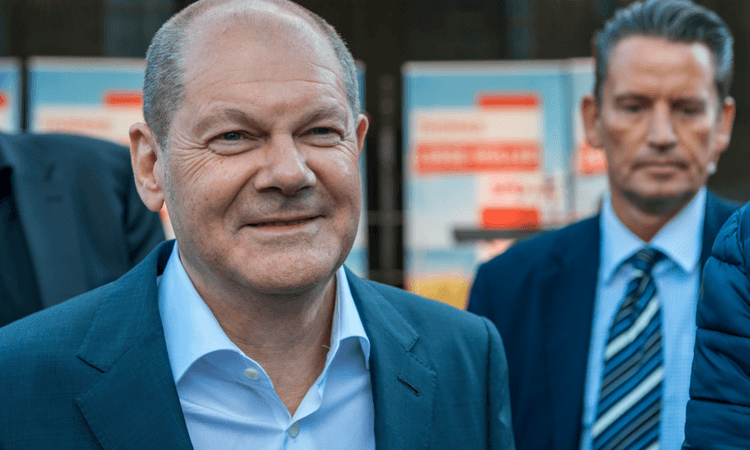 Olaf Scholz injured after jogging accident, asks the internet for memes