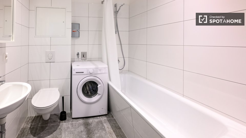 Room, Buckower Damm, Berlin