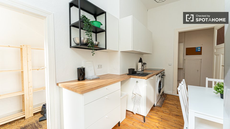 Room, HindenburgdammD, Berlin