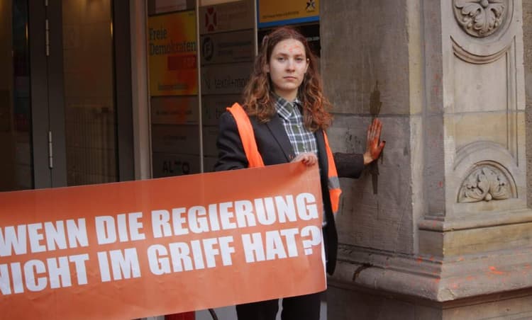 Majority of Germans condemn the protest methods of climate activists