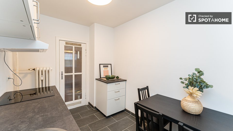 Room, Forckenbeckstraße, Berlin