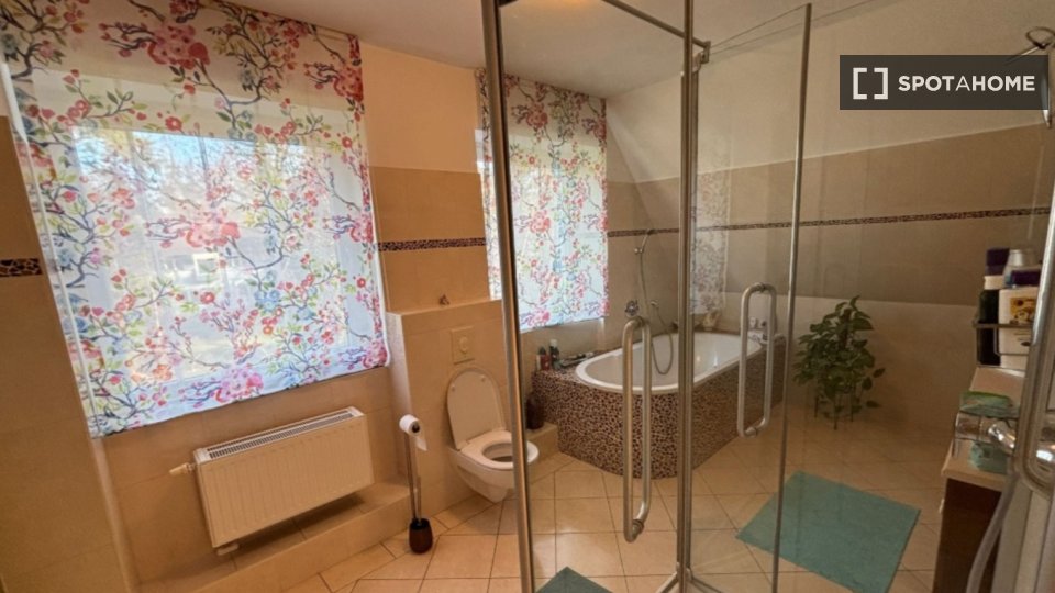 Room, Oehlertpl., Berlin