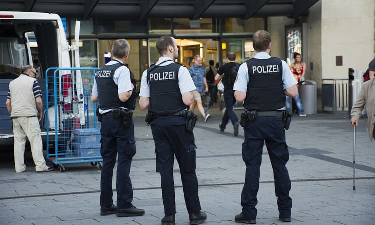 Doctors call on police to enforce quarantine rules in Germany