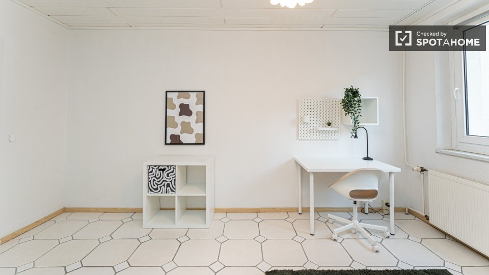 Room, Am Schlangenfenn, Berlin