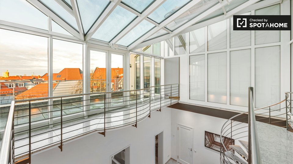 Room, Heerstraße, Berlin