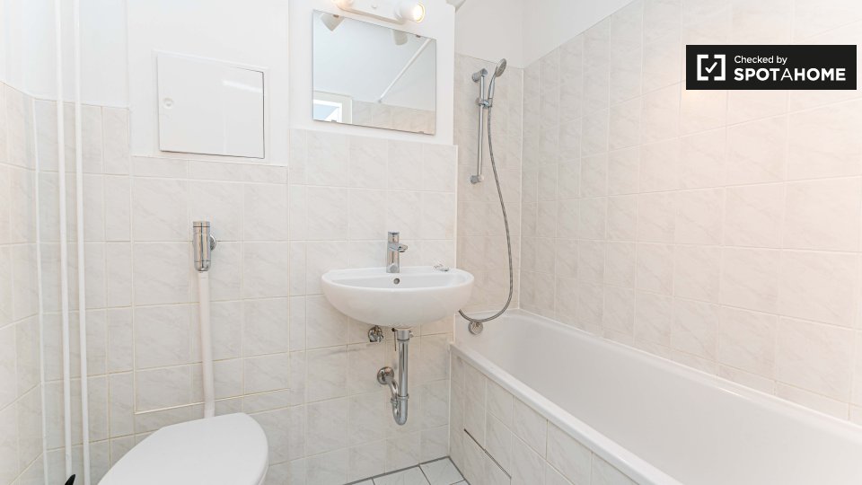 Room, Neltestraße, Berlin