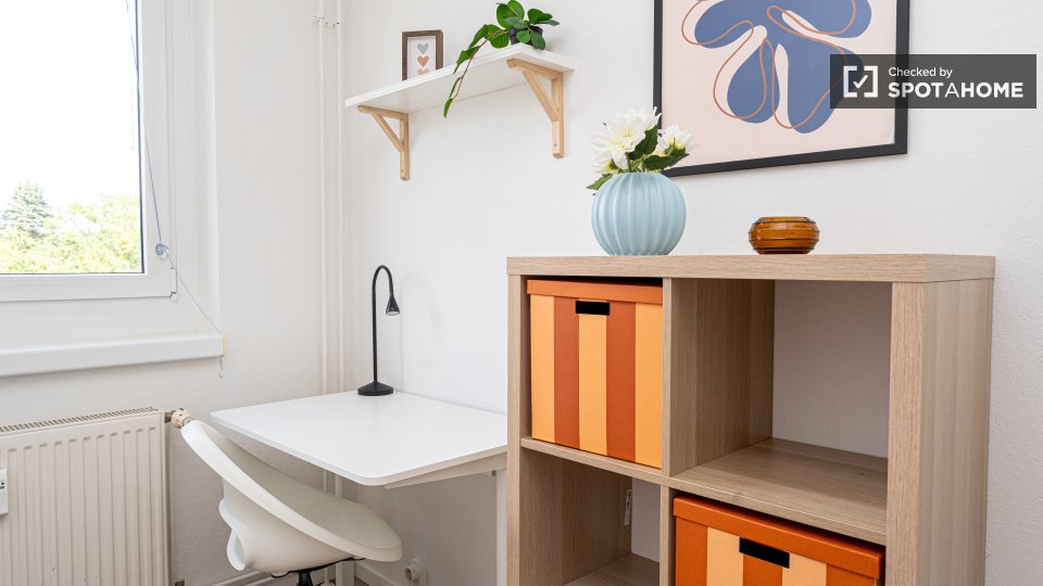 Room, Hubertusdamm, Berlin