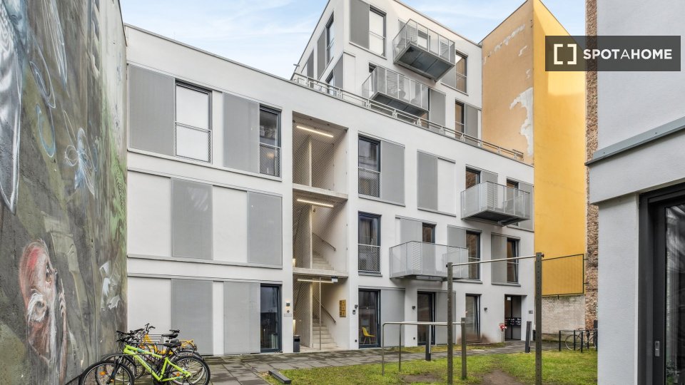 Room, MüllerstraßeA, Berlin