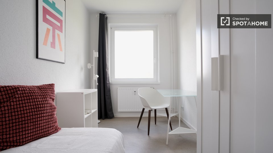 Room, Neltestraße, Berlin