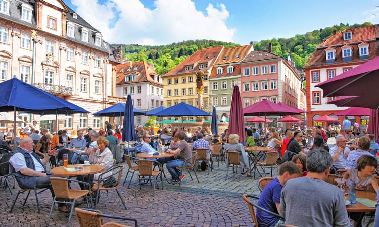 Baden-Württemberg plans 2G rules if intensive care occupancy rises