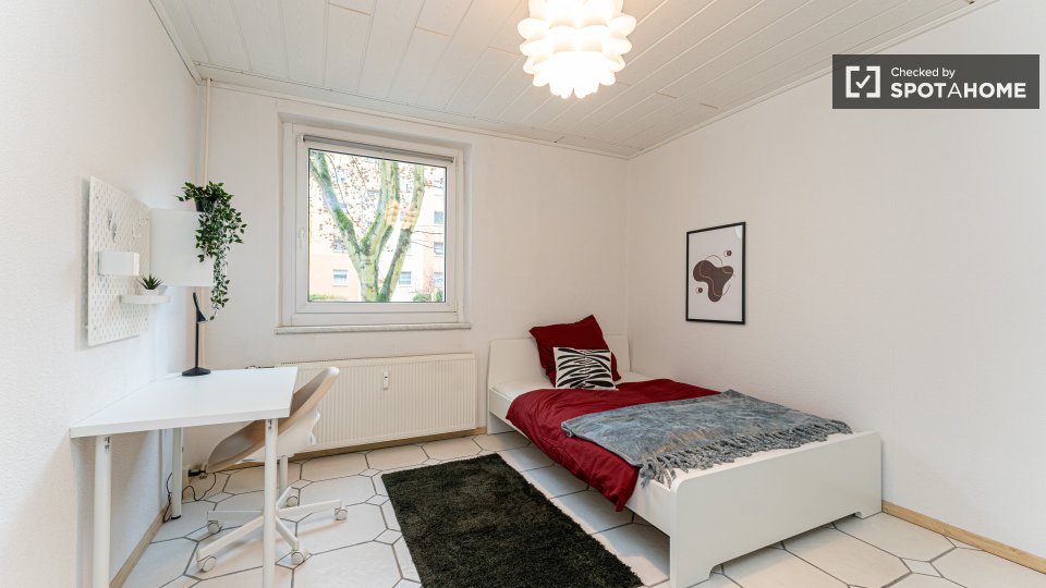 Room, Am Schlangenfenn, Berlin
