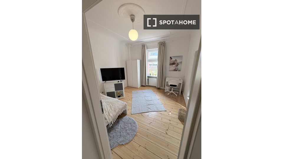 Room, Kaiserstraße, Berlin