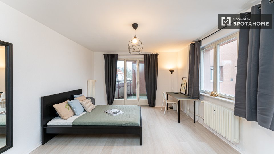 Room, Forckenbeckstraße, Berlin