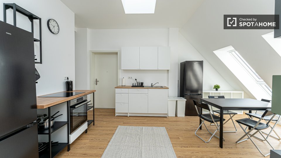 Room, Herthastraße, Berlin