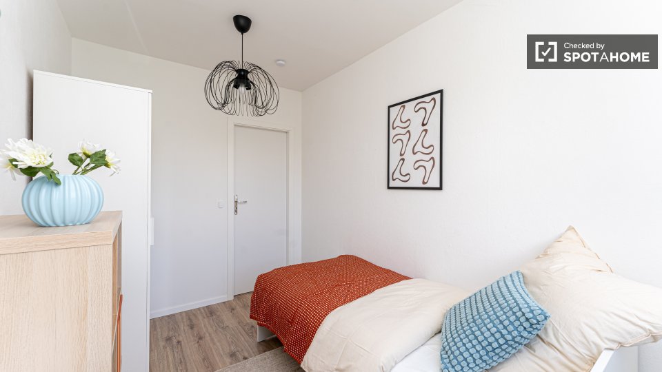 Room, Hubertusdamm, Berlin