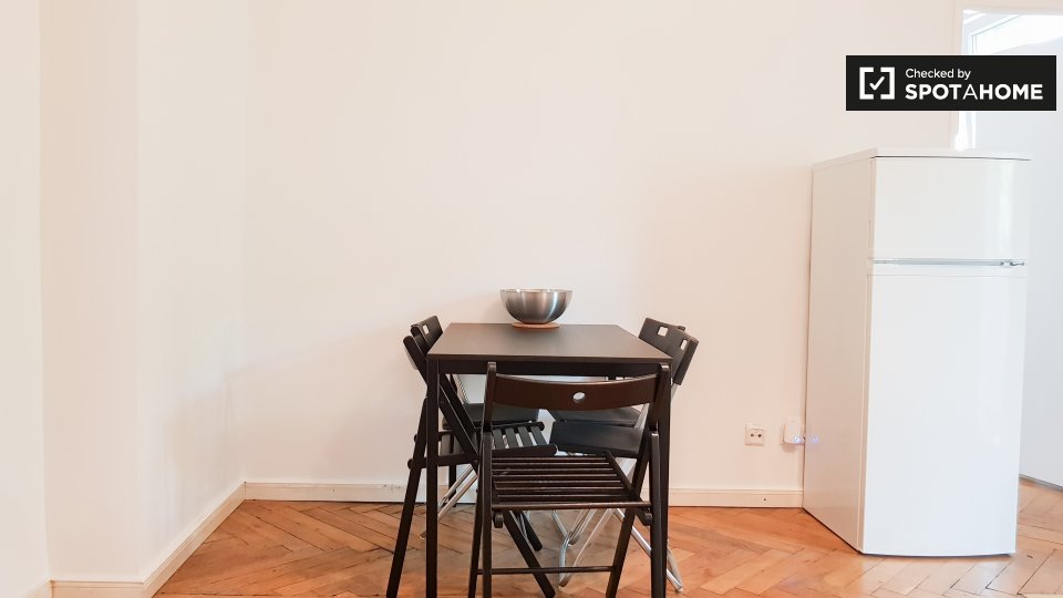 Room, Treskowallee, Berlin