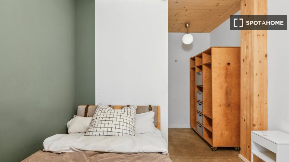 Room, MüllerstraßeA, Berlin