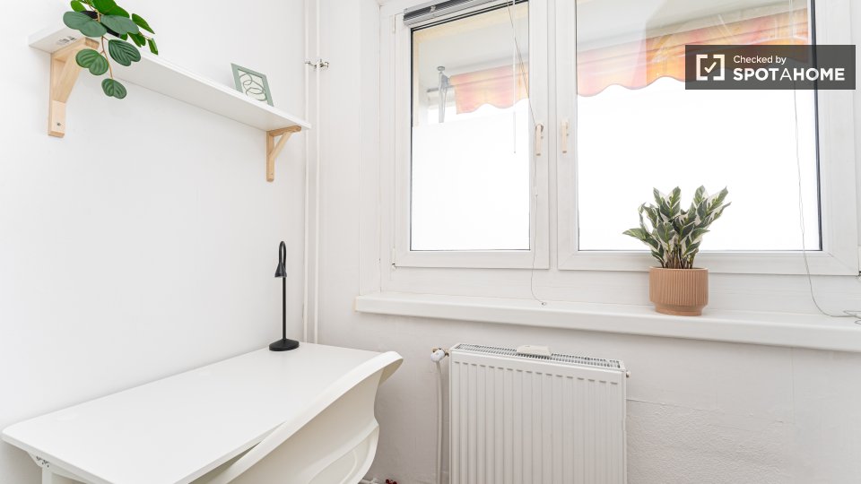 Room, Hubertusdamm, Berlin