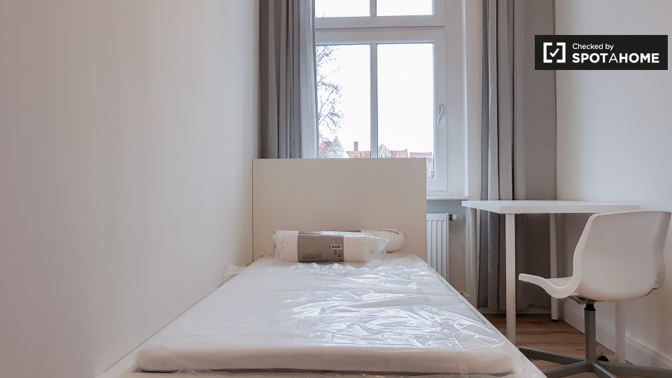 Room, Schulstraße, Berlin