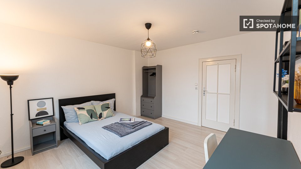 Room, Forckenbeckstraße, Berlin