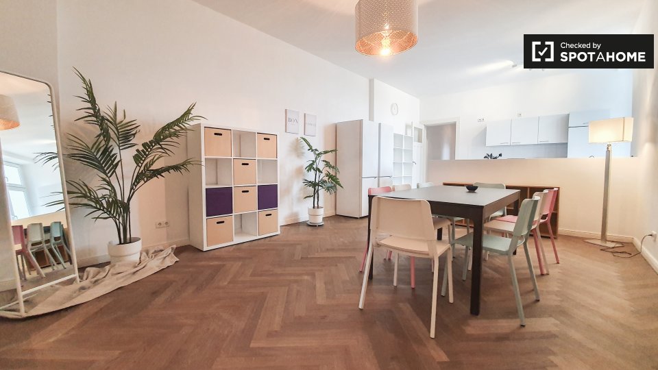Room, Weimarische Str., Berlin