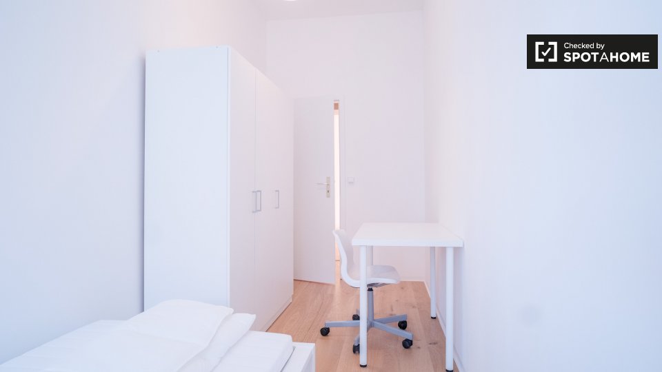 Room, Schulstraße, Berlin