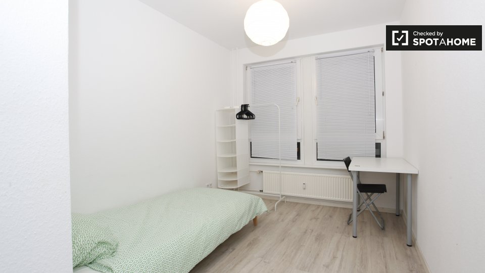 Room, KoloniestraßeA, Berlin