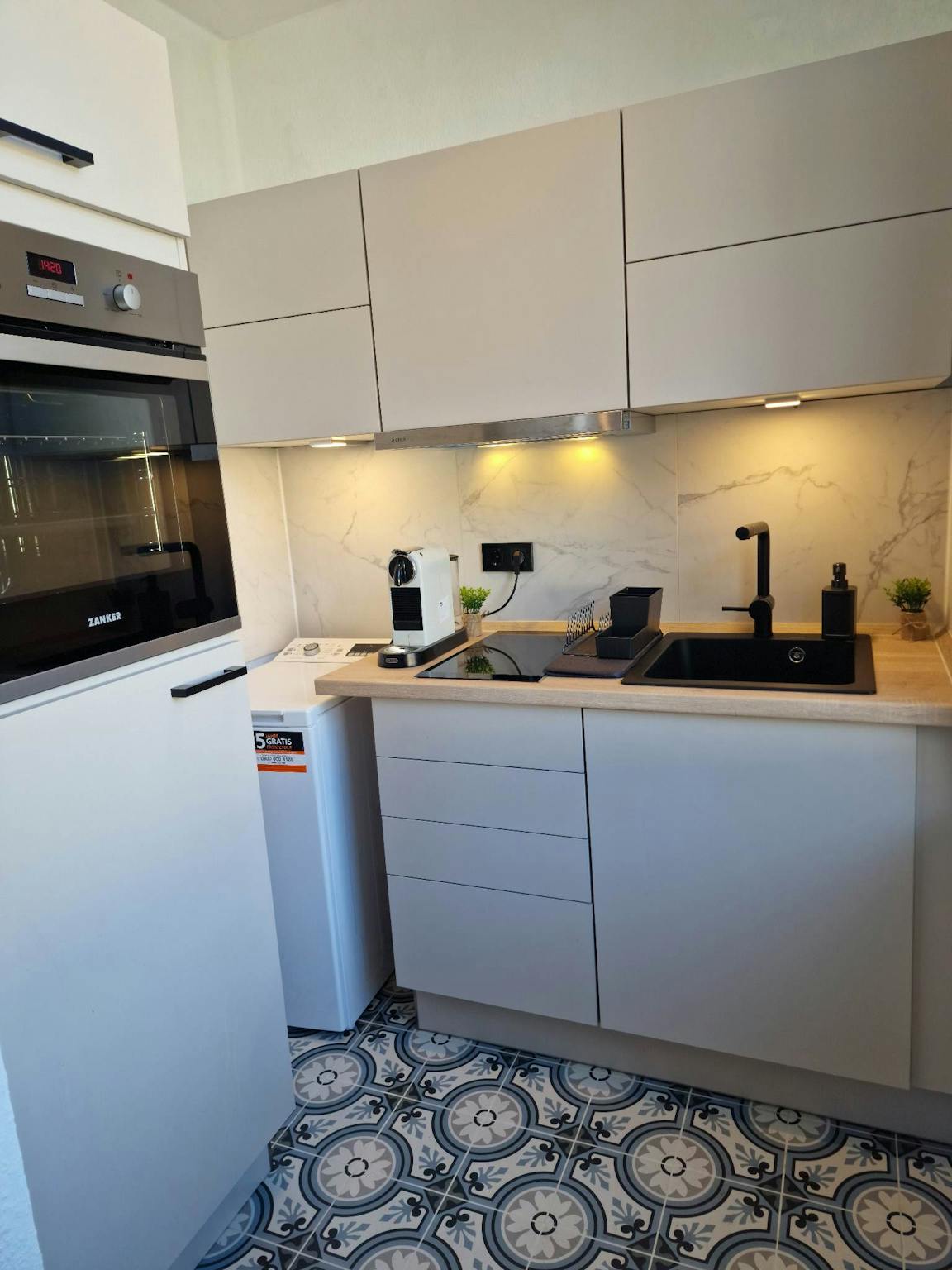 Apartment, Ellerstraße, Dusseldorf