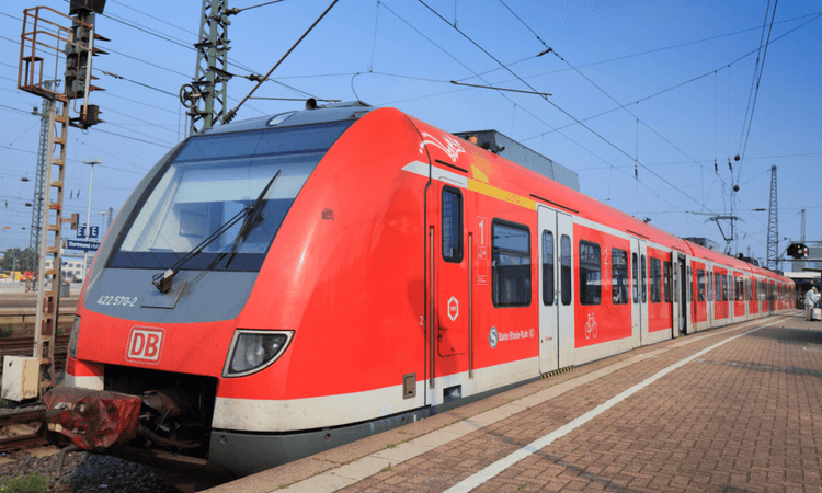 Train delayed in Lower Saxony after 200 people leap from the bushes