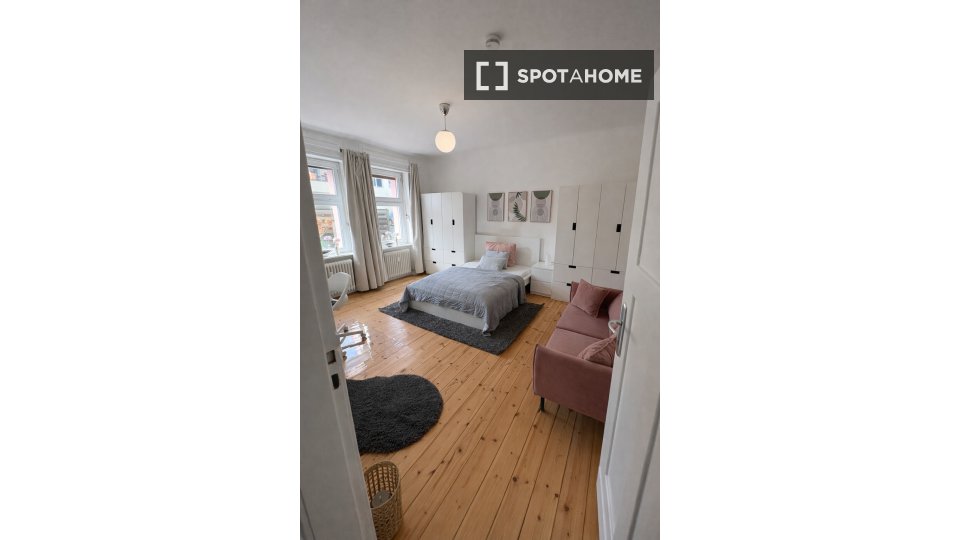 Room, Kaiserstraße, Berlin