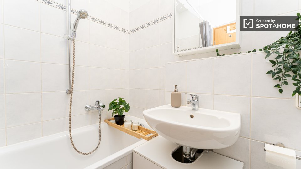 Room, Hubertusdamm, Berlin