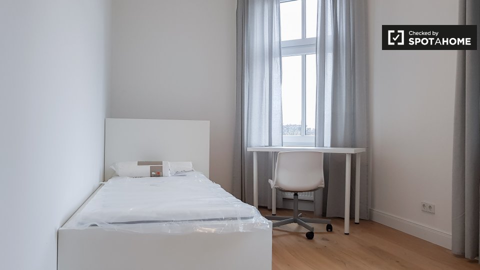 Room, Schulstraße, Berlin